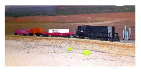 EMD GP8 Black US Freight Train Set scene 132mm