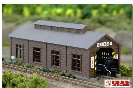 Rokuhan S051-1 Wood Engine House Single Stall in Dark Brown