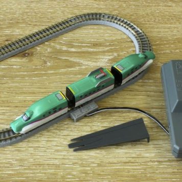 Rokuhan Z-Shorty E5 Type Shinkansen Hayabusa Starter Set SG001-1