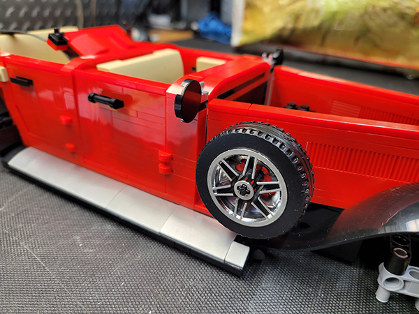 Lego-rolls-right-side-extra-tire